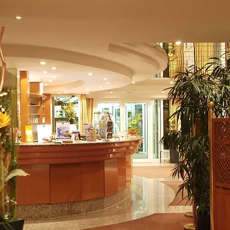 מלון Dekra Congresshotel Wart