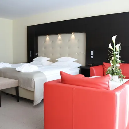 מלון Dekra Congresshotel Wart 3*