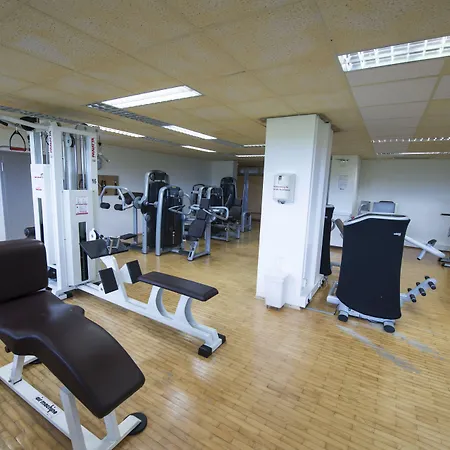 מלון Dekra Congresshotel Wart